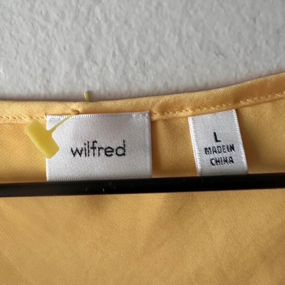 Aritzia Wilfred Tonka Satin Blouse Women's Size Large Sunflower Yellow - Picture 7 of 9